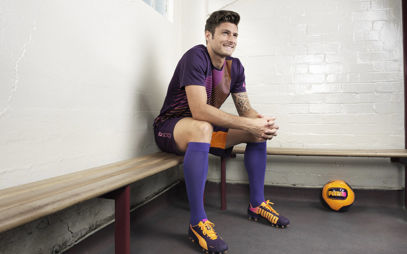 九游登录入口-联赛TOP球队和中游球队战术打法对比，联赛top球队和中游球队战术打法对比图